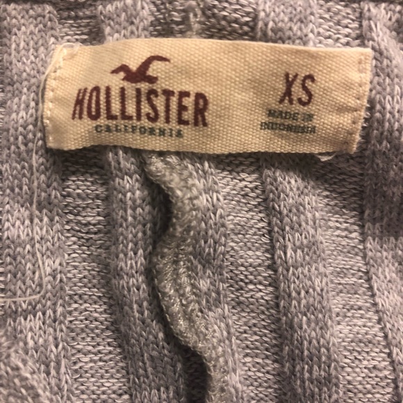 Hollister cold shoulder sweater - Picture 3 of 3